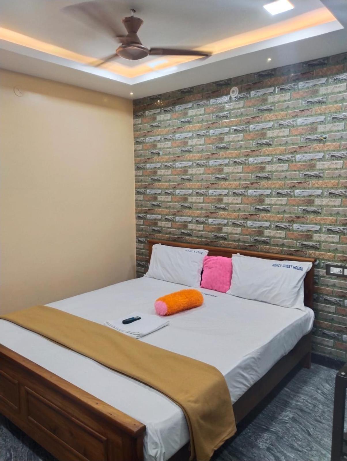 Mercy Inn Ченай Екстериор снимка